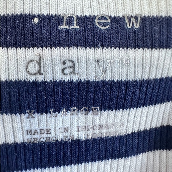 A New Day Black and White Sleeveless Maxi Dress with V-Neck and Sheath Style - Picture 4 of 5